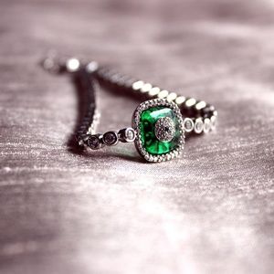 BRILLIANT SQUARE GREEN PENDANT BRACELET